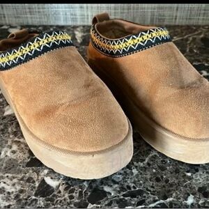 Mudd Kids Shoes in Tan and Yellow